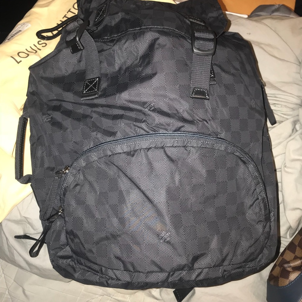 Louis Vuitton aventure light backpack